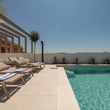 Mare Zadarvillas 别墅