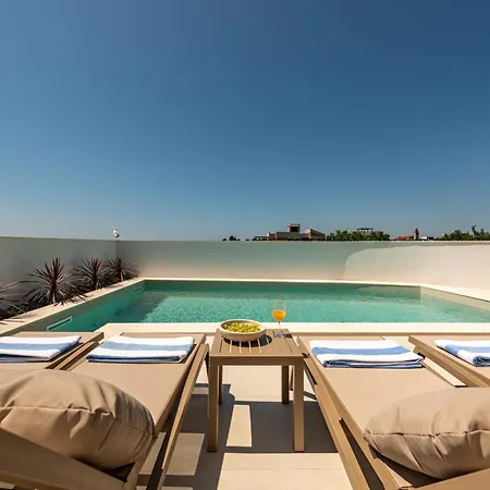 Mare Zadarvillas 别墅 *